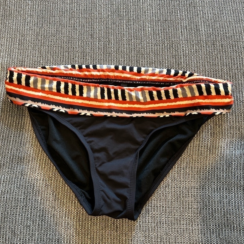 D05.8. Kenneth Cole black bikini bottom fold over top/ grey, black,red & cream